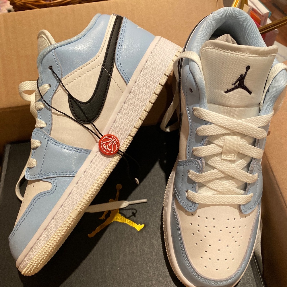 Air Jordan low ice blue boys